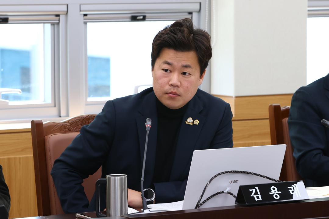 '2025년도 안전건설위원회 행정사무감사(건설교통국)' 게시글의 사진(37) '2025-11-07 2025년도 안전건설위원회 행정사무감사(건설교통국) (37).jpg'