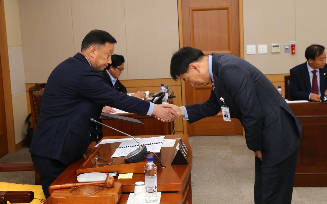 '2019년도 농림수산위원회 행정사무감사(환동해본부)' 게시글의 사진(8) '2019-11-15 2019년도 농림수산위원회 행정사무감사(환동해본부) (8).jpg'