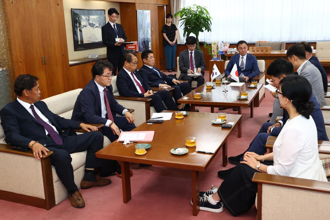 '강원특별자치도의회 한일국제교류협회 2025년 일본 돗토리현 방문' 게시글의 사진(62) '2025-07-29 강원특별자치도의회 한일국제교류협회 2025년 일본 돗토리현 방문 (79)_03_돗토리현의회 의장 예방.jpg'