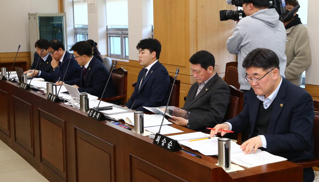 '제2차 강원도립대학교 총장 인사청문특별위원회' 게시글의 사진(6) '2023-02-14 제2차 강원도립대학교 총장 인사청문특별위원회 (6).jpg'