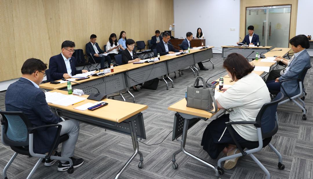 '2025년 제4차 의원연구회 지원 심의위원회' 게시글의 사진(14) '2025-07-08 2025년 제4차 의원연구회 지원 심의위원회 (14).jpg'