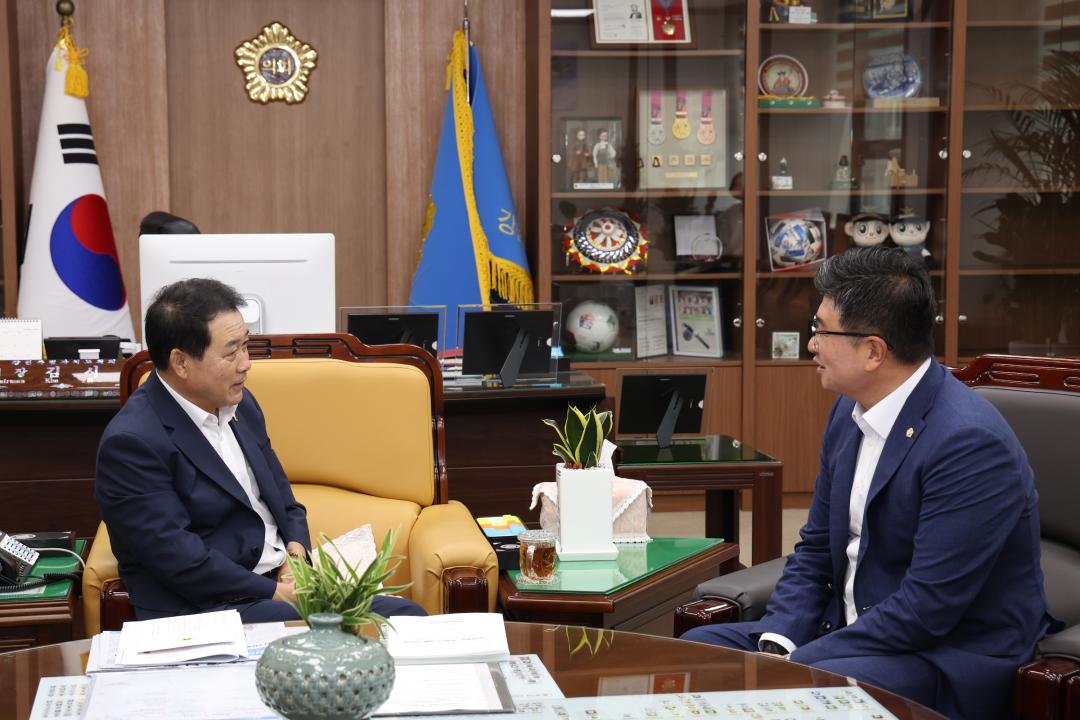 '양양군의장 강원특별자치도의회 방문' 게시글의 사진(2) '2024-07-25 양양군의장 면담 (1).jpg'