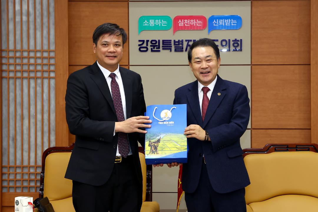 '베트남 디엔비엔성 대표단 강원특별자치도의회 내방' 게시글의 사진(33) '2025-12-30 베트남 디엔비엔성 대표단 강원특별자치도의회 내방 (34).jpg'