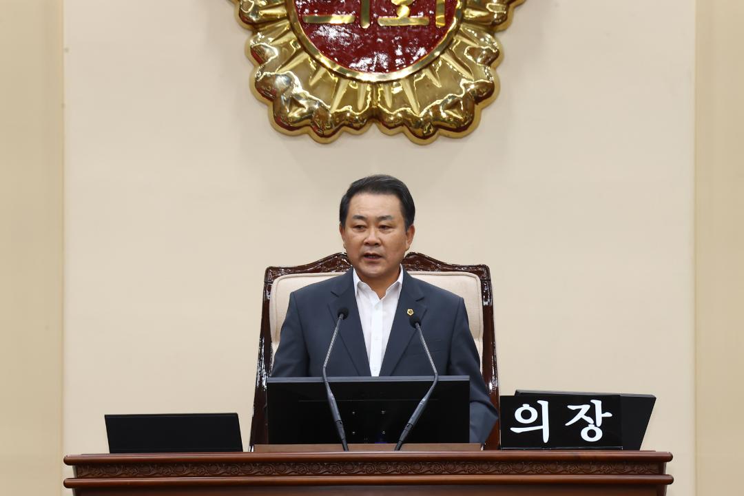 '제339회 제2차 본회의' 게시글의 사진(9) '2025-07-17 제339회 제2차 본회의 (9) 회의진행 김시성의장.jpg'