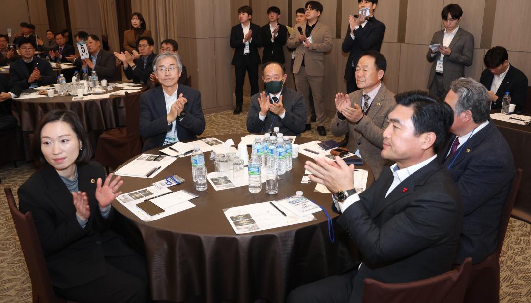 '2025 강원특별자치도-도의회-강원농축협 조합장 소통연찬회' 게시글의 사진(11) '2025-03-05 2025 강원특별자치도-도의회 강원농축협 조합장 소통연찬회 (11).jpg'