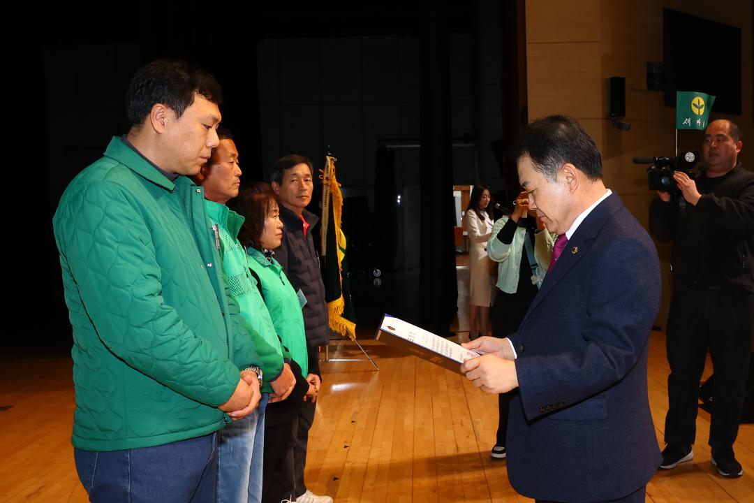 '강원특별자치도 새마을지도자대회' 게시글의 사진(16) '2025-11-26 강원특별자치도 새마을지도자대회 (16).jpg'