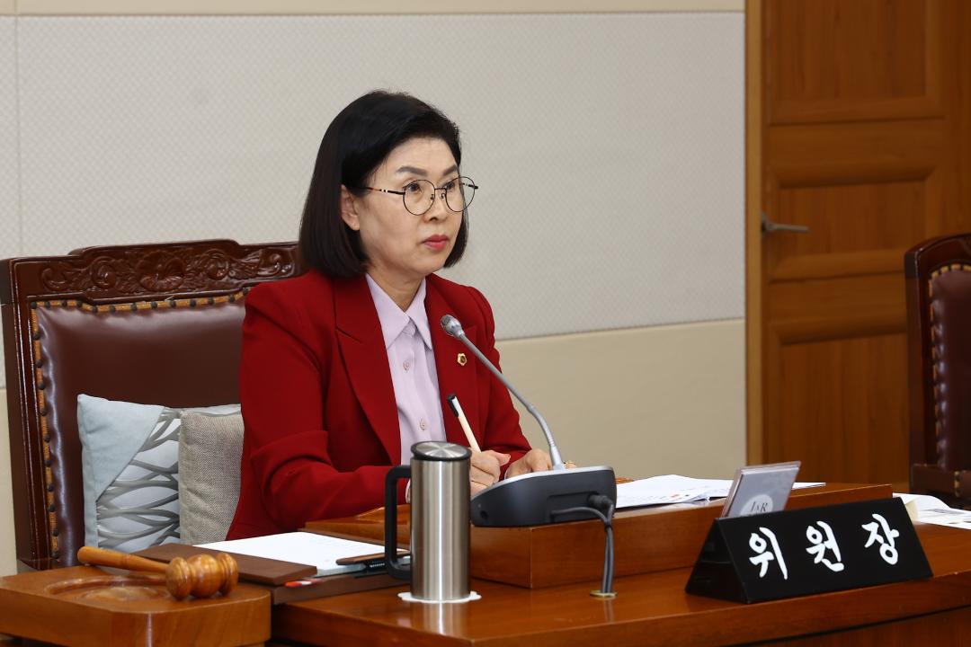 '제342회 제1차 농림수산위원회(2025년도 행정사무감사(보건환경연구원))' 게시글의 사진(7) '2025-11-05 제342회 제1차 농림수산위원회(2025년도 행정사무감사(보건환경연구원)) (7).jpg'