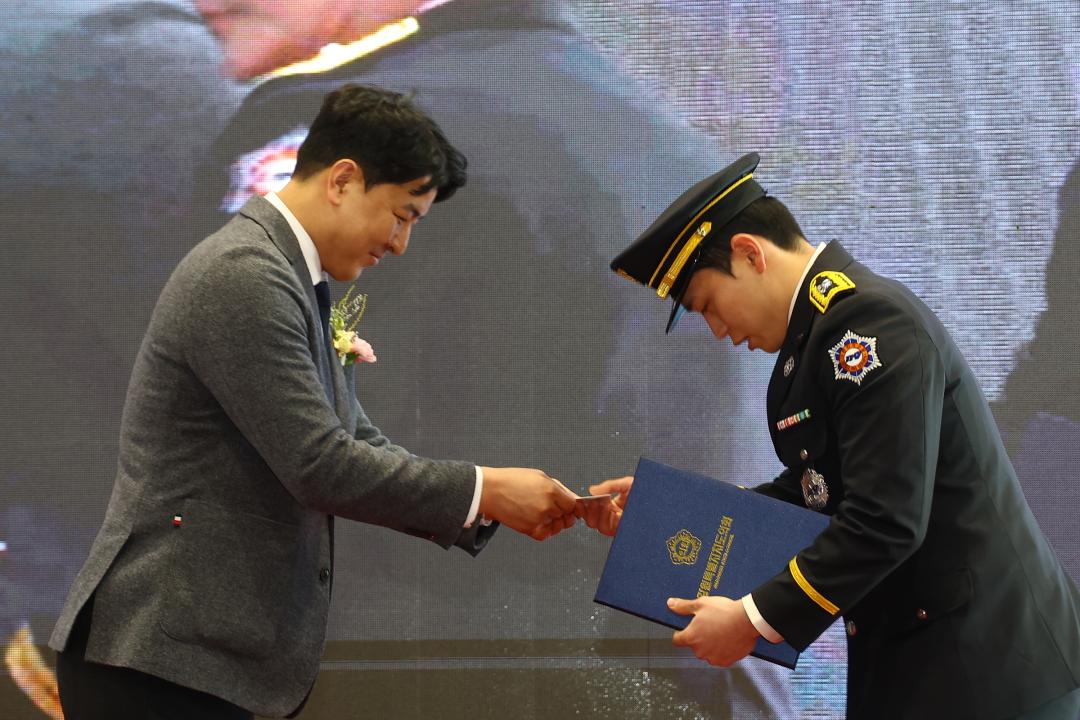 '제42기 소방사반 졸업 및 임명식' 게시글의 사진(15) '2026-01-23 제42기 소방사반 졸업 및 임명식 (14).jpg'