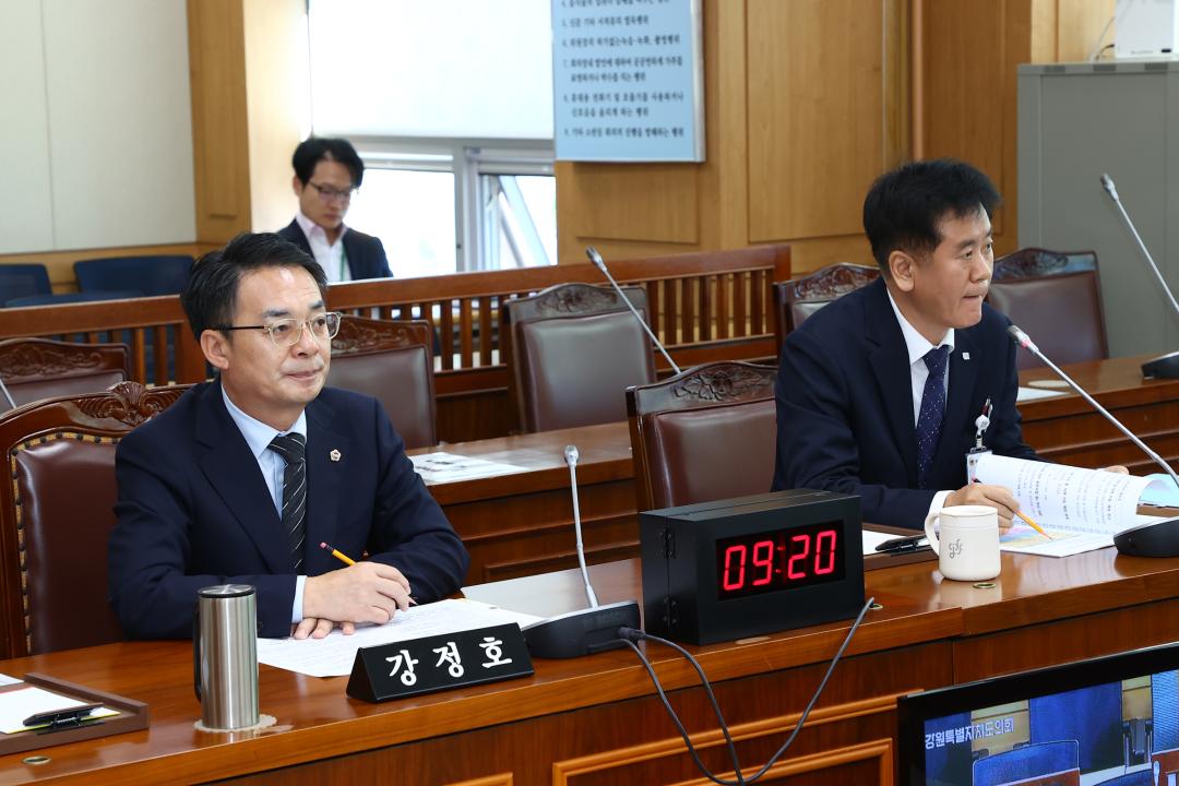 '제341회 제2차 경제산업위원회' 게시글의 사진(21) '2025-10-15 제341회 제2차 경제산업위원회 (22).jpg'