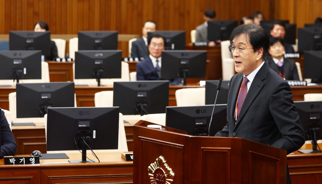 '제344회 제2차 본회의(2026년도 제1회 도정 및 교육행정에 관한 질문)' 게시글의 사진(28) '2026-04-02 제344회 제2차본회의(2026년도 제1회 도정 및 교육행정에 관한 질문) (28) 김광래 경제부지사.jpg'