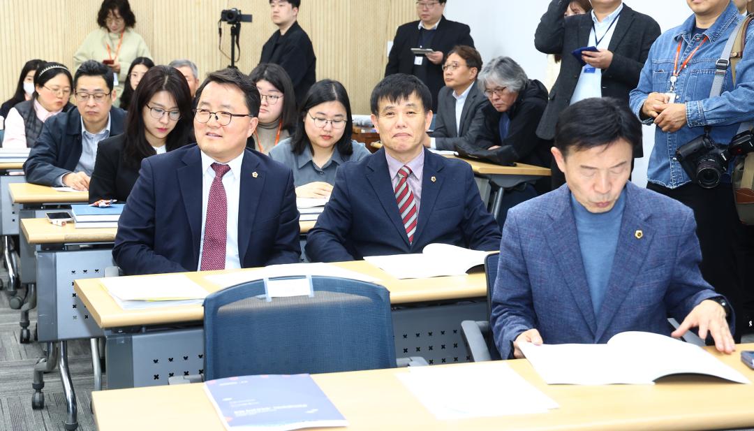 '강원국학진흥지원사업 아카이빙 정책토론회' 게시글의 사진(7) '2026-03-27 강원국학진흥지원사업 아카이빙 정책토론회 (7).jpg'