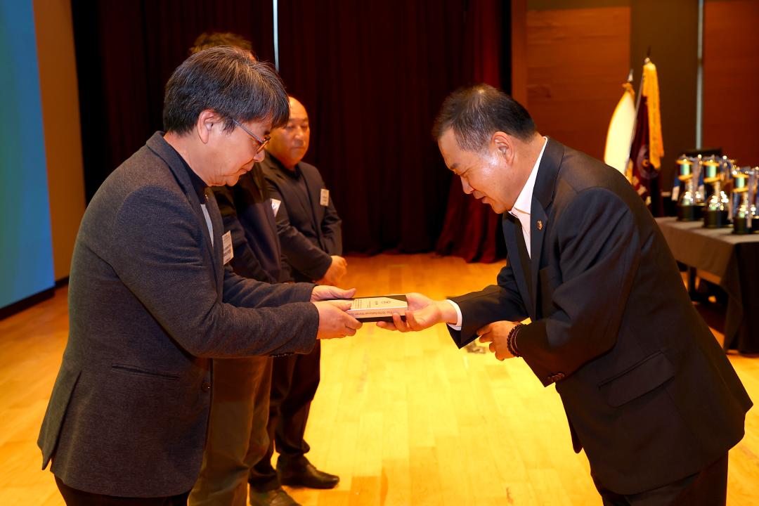 '제107회 전국동계체육대회 강원특별자치도 선수단 유공자 시상식' 게시글의 사진(22) '2026-03-31 제107회 전국동계체육대회 강원특별자치도 선수단 유공자 시상식 (22).jpg'
