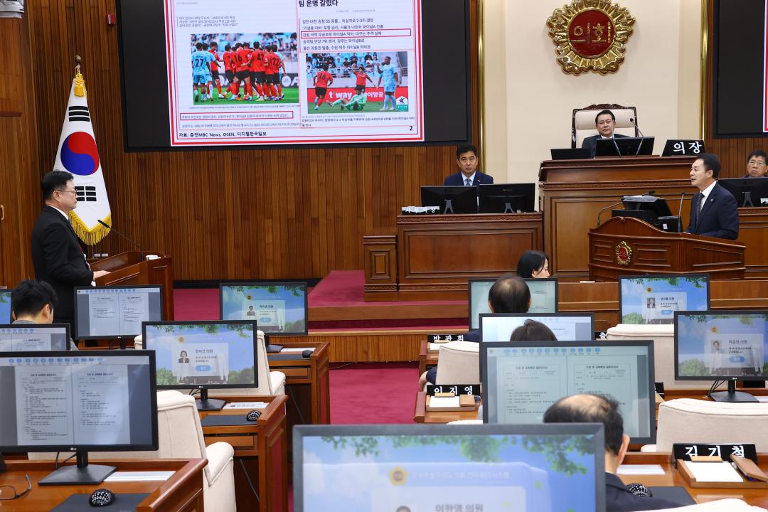 '제341회 제4차 본회의(제3차 도정 및 교육행정에 관한 질문)' 게시글의 사진(25) '2025-10-22 제341회 제4차 본회의(제3차 도정 및 교육행정에 관한 질문) (26) 강정호의원-경제국장.jpg'