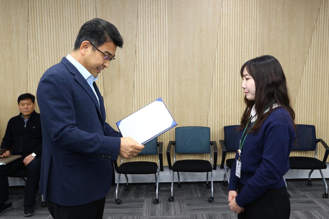 '2026년 강원특별자치도의회 인사발령 임용장 전달식' 게시글의 사진(30) '2026-01-12 2026년 강원특별자치도의회 인사발령 임용장 전달식 (30).jpg'