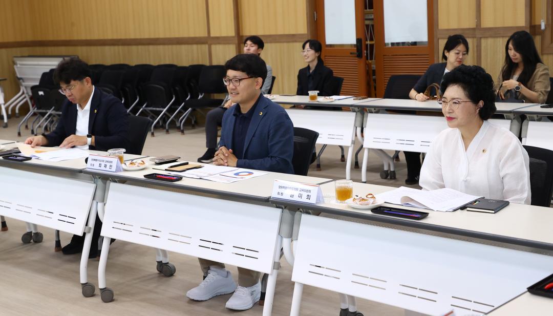 '강원특별자치도의회 교육위원회 의정연찬회' 게시글의 사진(11) '2025-07-18 강원특별자치도의회 교육위원회 의정연찬회 (11).jpg'