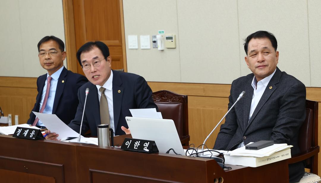 '2025년도 경제산업위원회 행정사무감사(미래산업국)' 게시글의 사진(8) '2025-11-07 2025년도 경제산업위원회 행정사무감사(미래산업국) (8).jpg'