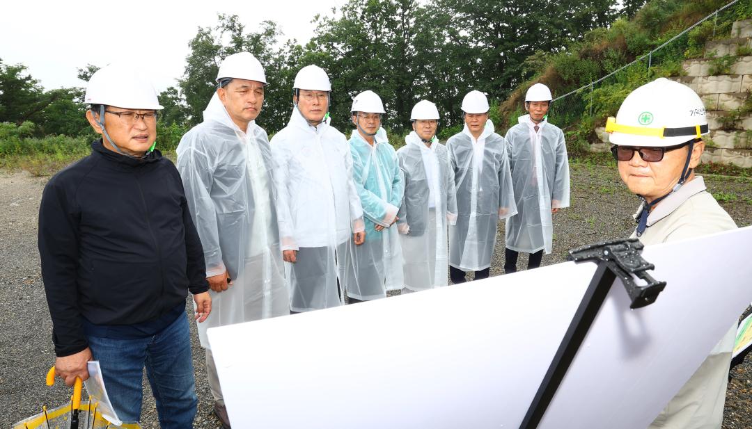 '제339회 경제산업위원회 현지시찰' 게시글의 사진(22) '2025-07-14 제339회 경제산업위원회 현지시찰(태백가덕산 풍력발전) (22).jpg'