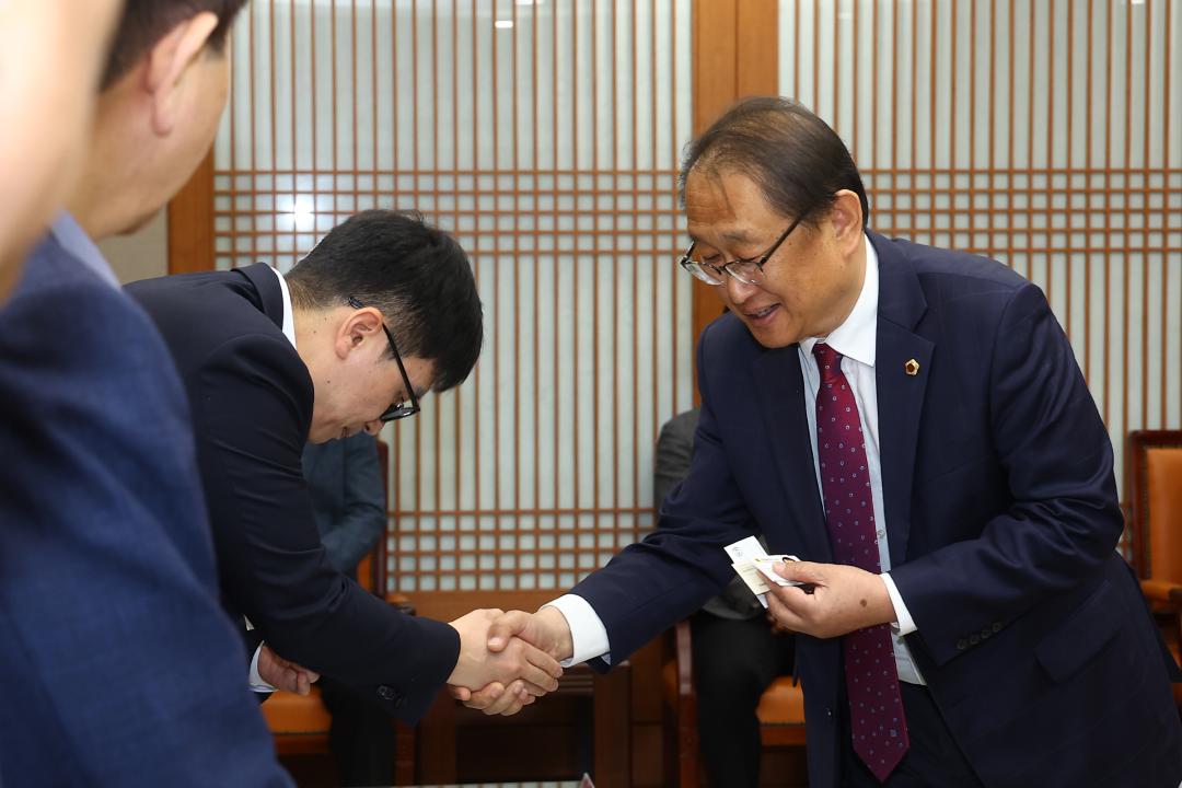 '2025회계연도 결산검사위원 위촉식 및 간담회' 게시글의 사진(9) '2026-04-16 2025회계연도 결산검사위원 위촉식 및 간담회 (10).jpg'