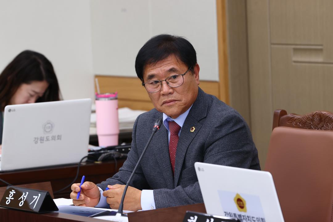 '2025년도 안전건설위원회 행정사무감사(건설교통국)' 게시글의 사진(72) '2025-11-07 2025년도 안전건설위원회 행정사무감사(건설교통국) (72).jpg'