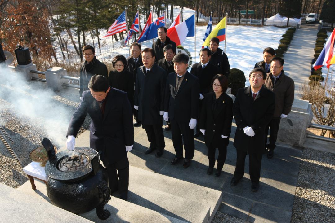 '강원도의회 신년 충렬탑 참배' 게시글의 사진(25) '2015-01-02 강원도의회 신년 충렬탑 참배 (25).jpg'