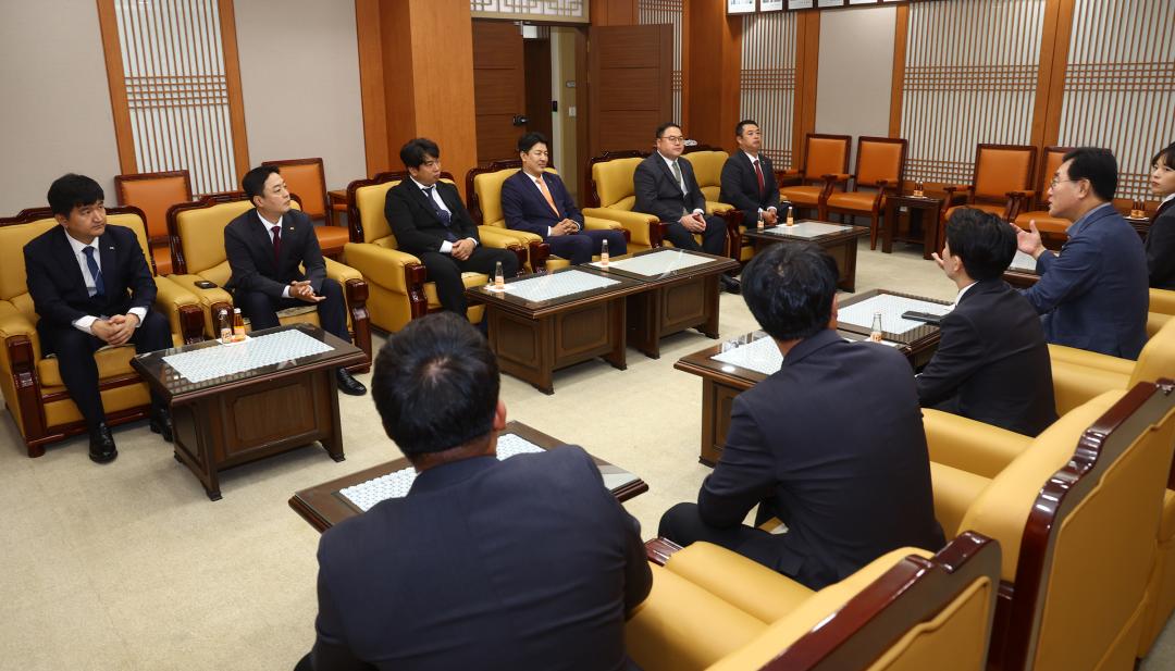 '강원특별자치도의회 방문(강원청년회의소)' 게시글의 사진(11) '2026-08-27 강원특별자치도의회 방문(강원청년회의소) (10).jpg'