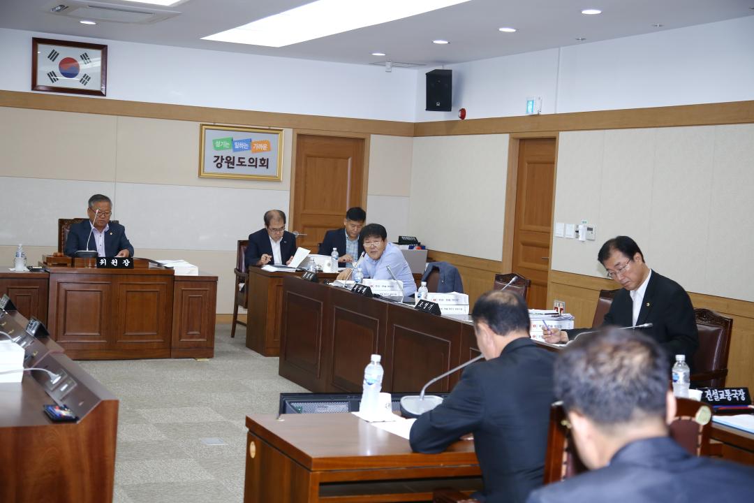 '제247회 제4차 경제건설위원회' 게시글의 사진(8) '2015-07-13 제247회 제4차 경제건설위원회 (8).jpg'