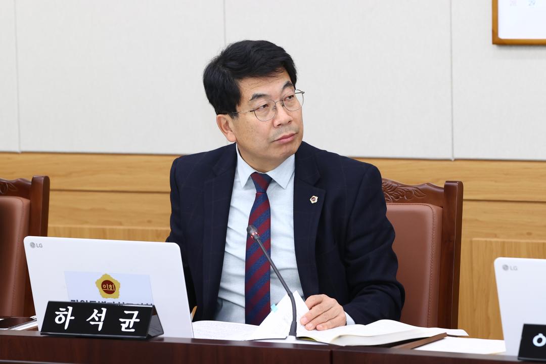 '2025년도 안전건설위원회 행정사무감사(건설교통국)' 게시글의 사진(77) '2025-11-07 2025년도 안전건설위원회 행정사무감사(건설교통국) (77).jpg'