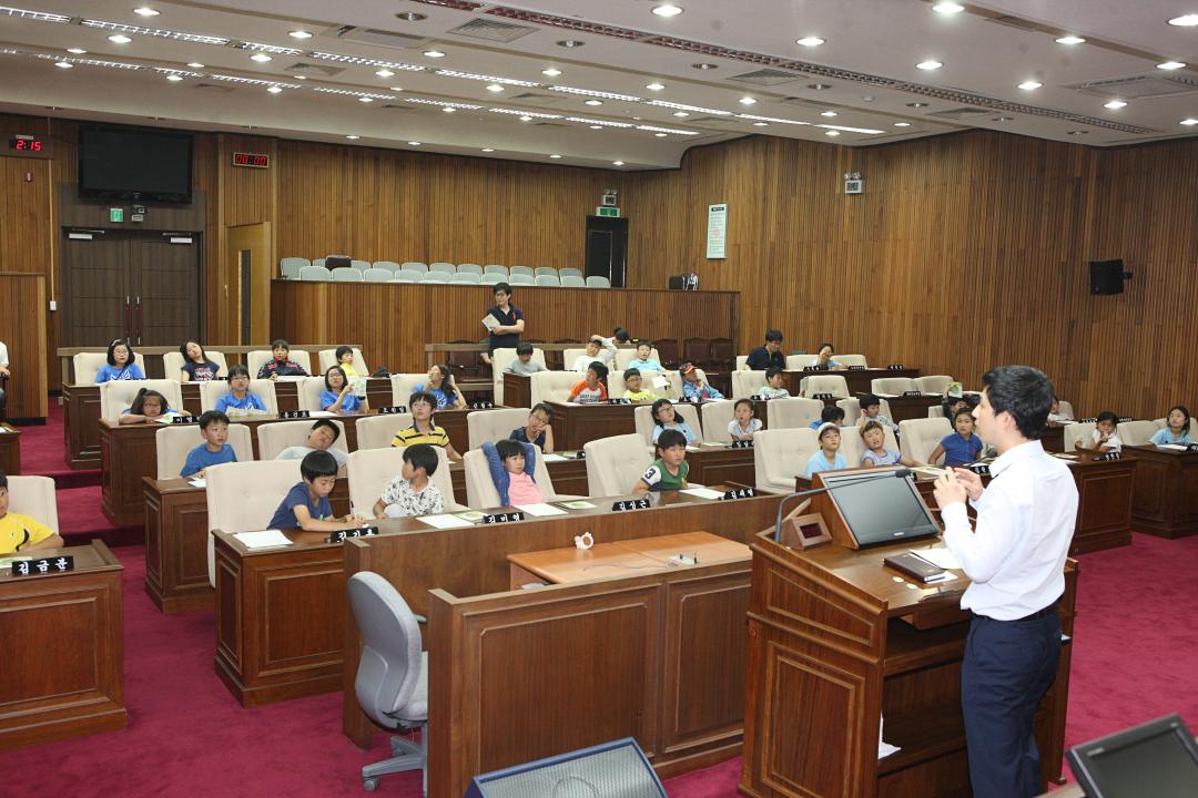 '인제 서화초등학교 어린이 의회 견학' 게시글의 사진(3) '2013-06-24 인제 서화초등학교 어린이 의회 견학 (3).jpg'