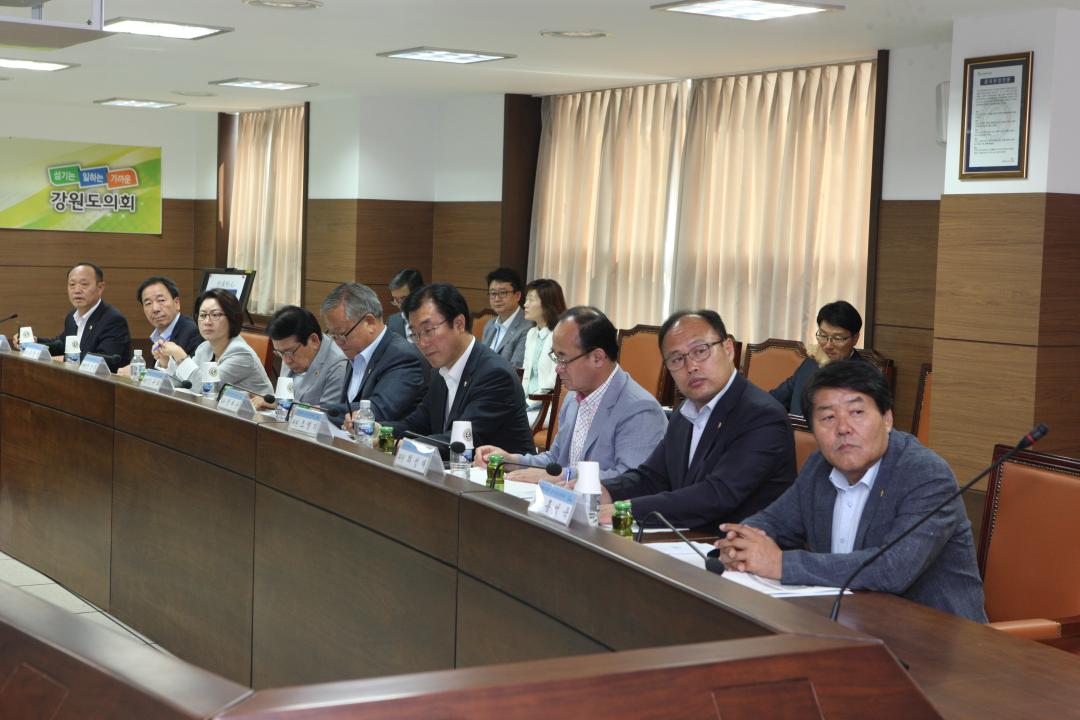 '제246회 경제건설위원회 토론회' 게시글의 사진(15) '2015-06-16 제246회 경제건설위원회 토론회 (15).jpg'