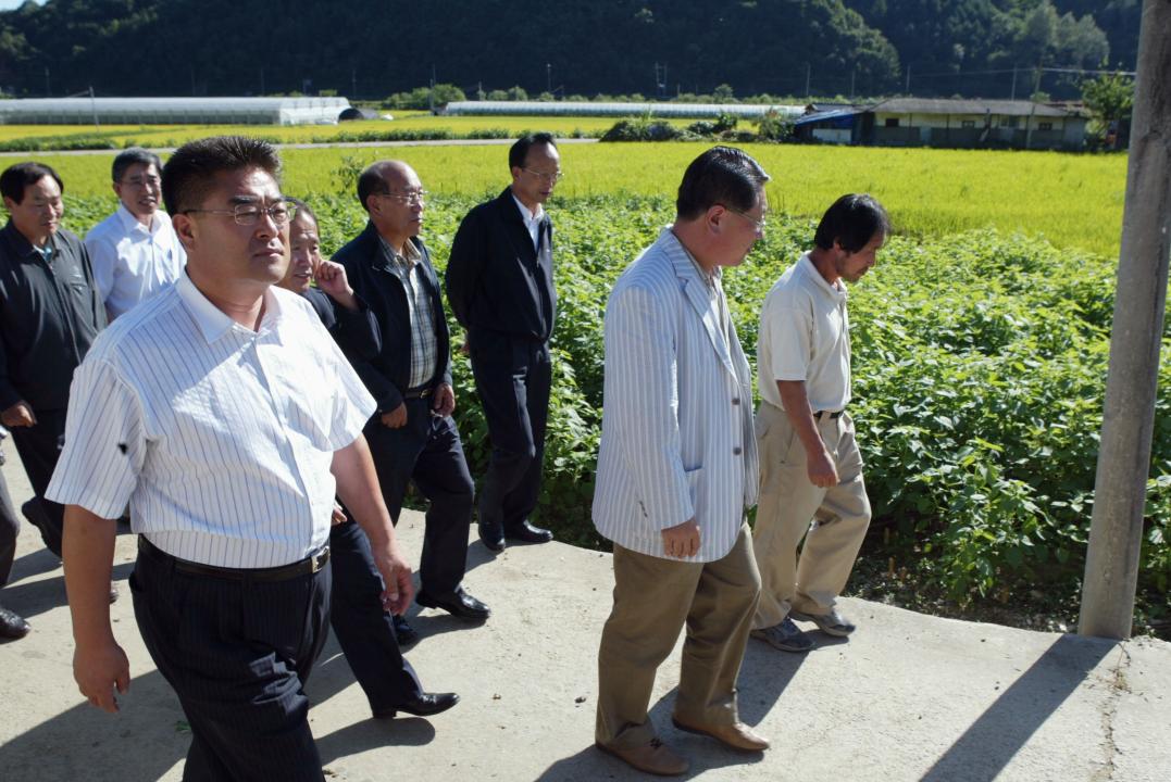 '사방댐 시설 및 친환경 농업경영 현지시찰' 게시글의 사진(9) '2006-09-07 사방댐 시설 및 친환경 농업경영 현지시찰 (9).JPG'