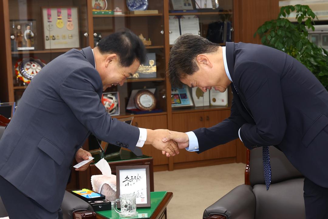 '강원특별자치도의회 방문(신임 강원경찰청장 )' 게시글의 사진(2) '2025-09-30 신임 강원경찰청장 방문 (2).jpg'