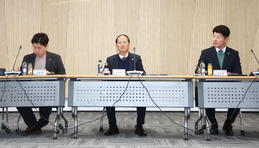 '시멘트 공장지역 상생방안 연구회 특강' 게시글의 사진(15) '2025-12-02 시멘트 공장지역 상생방안 연구회 특강 (15).jpg'