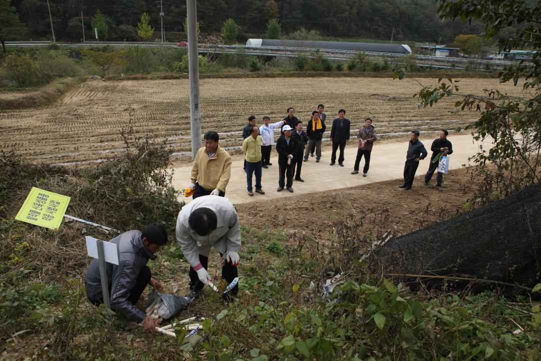 '농림수산위원회 농촌일손돕기 봉사활동' 게시글의 사진(30) '2010-10-19 농림수산위원회 농촌일손돕기 봉사활동 (30).jpg'