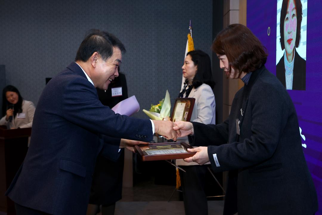 '제25회 강원여성경제인대회' 게시글의 사진(23) '2025-11-26 제25회 강원여성경제인대회 (23).jpg'