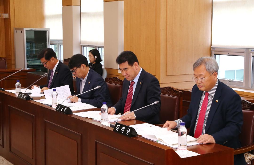 '제285회 제2차 농림수산위원회' 게시글의 사진(7) '2019-10-16 제285회 제2차 농림수산위원회 (7).jpg'