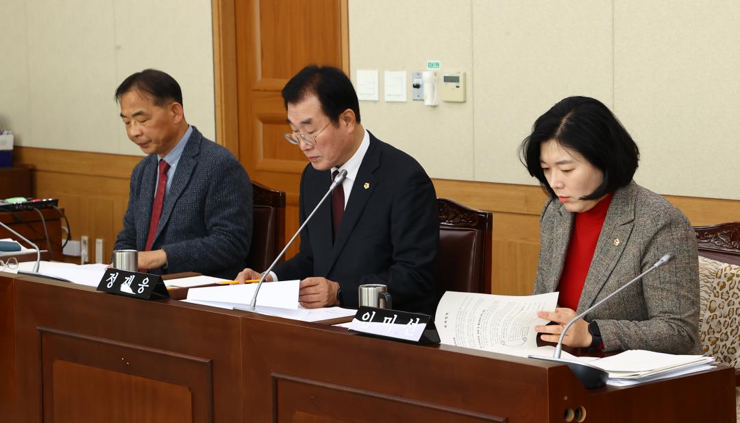'제335회 제1차 경제산업위원회' 게시글의 사진(8) '2025-03-06 제335회 제1차 경제산업위원회 (8).jpg'