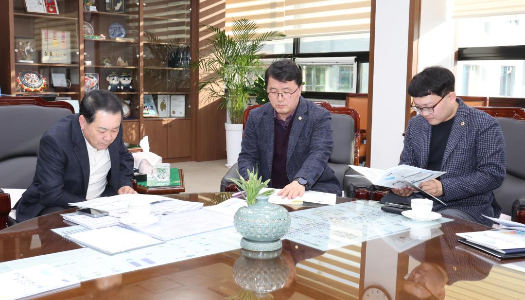 '교육위원회 IB 교육기관 벤치마킹 결과보고회' 게시글의 사진(2) '2025-02-10 교육위원회 간담 (2).jpg'