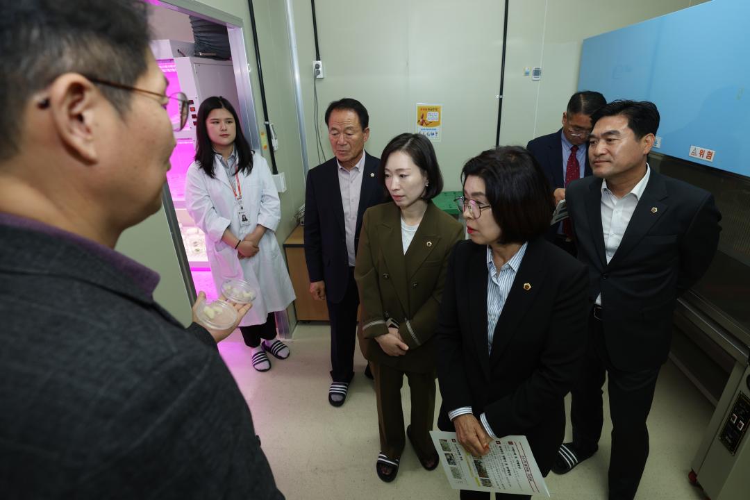 '제333회 농림수산위원회 현지시찰(산림과학연구원)' 게시글의 사진(33) '2024-11-14 제333회 농림수산위원회 현지시찰(산림과학연구원) (34).jpg'