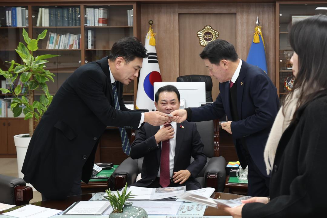 '대한결핵협회 강원특별자치도지부 크리스마스 씰 증정식' 게시글의 사진(5) '2024-12-13 대한결핵협회 크리스마스 씰 증정식 (5).jpg'