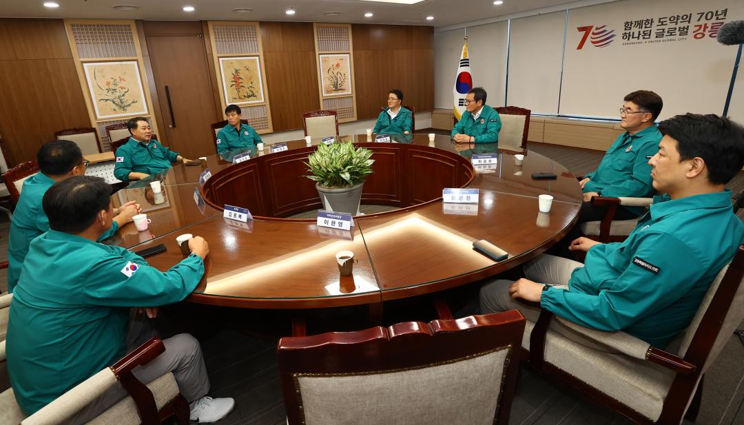 '강원특별자치도의회 강릉시 가뭄위기 극복 생수 전달식' 게시글의 사진(14) '2025-08-28 강원특별자치도의회 강릉시 가뭄위기 극복 생수 전달식 (14).jpg'