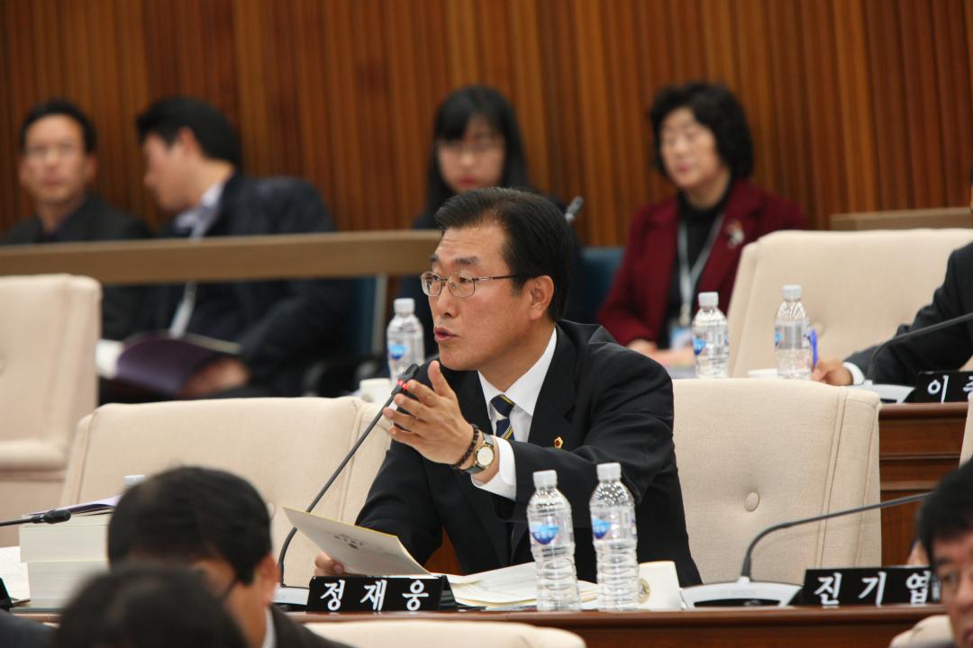 '제1차 예산결산특별위원회' 게시글의 사진(26) '2015-12-02 제1차 예산결산특별위원회 (26).JPG'