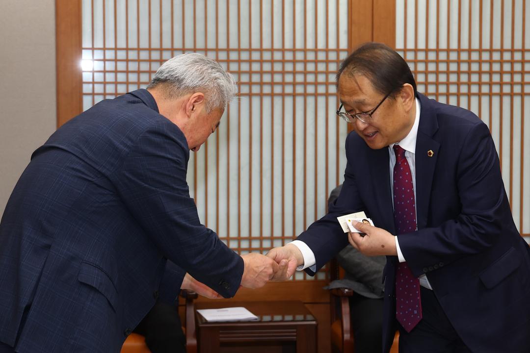 '2025회계연도 결산검사위원 위촉식 및 간담회' 게시글의 사진(8) '2026-04-16 2025회계연도 결산검사위원 위촉식 및 간담회 (9).jpg'