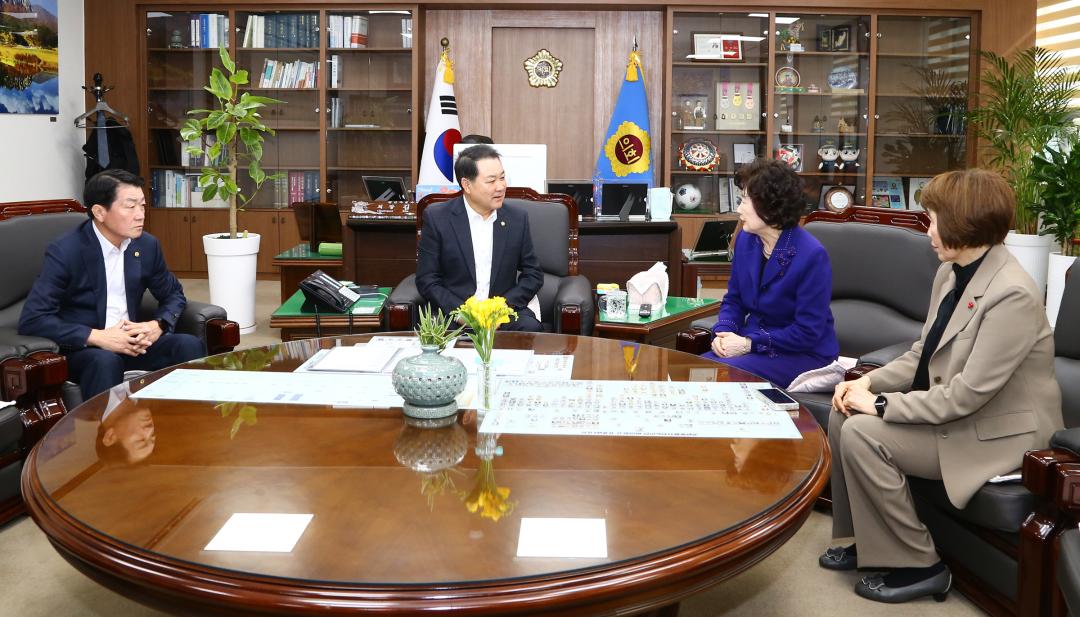 '강원특별자치도의회방문(강원특별자치도 여성단체협의회 원로회장)' 게시글의 사진(2) '2025-03-06 강원특별자치도의회방문(강원특별자치도 여성단체협의회 원로회장) (2).jpg'