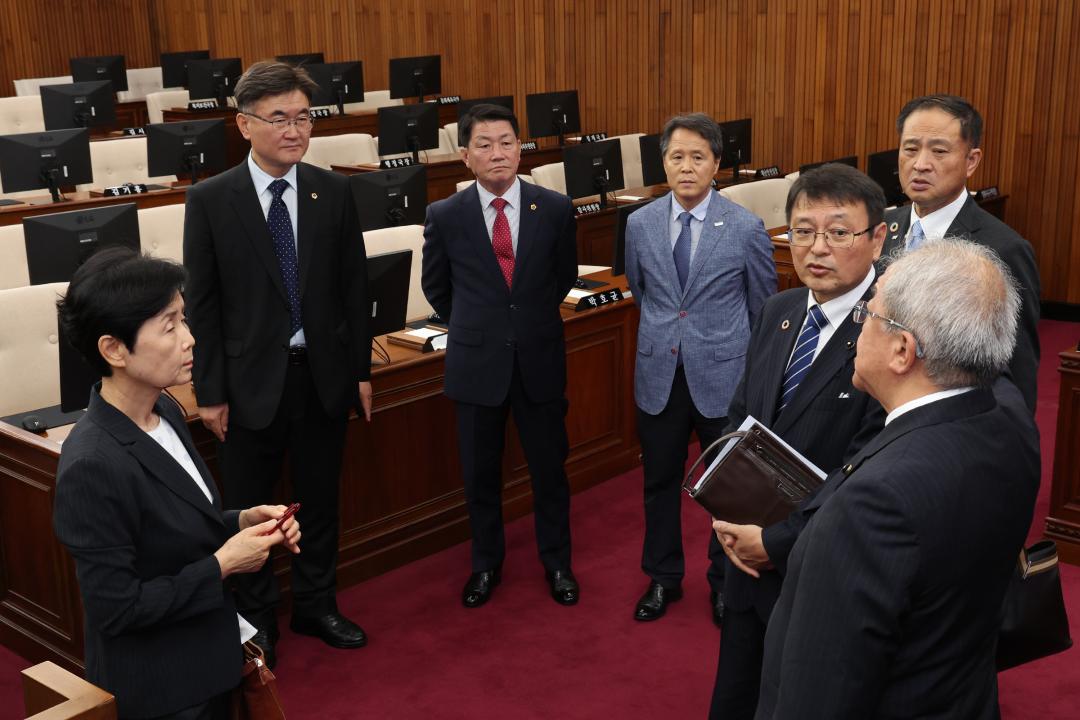 '일본 돗토리현의회 대표단 강원특별자치도의회  방문' 게시글의 사진(54) '2024-07-15 일본 돗토리현의회 대표단 방문 (50).jpg'