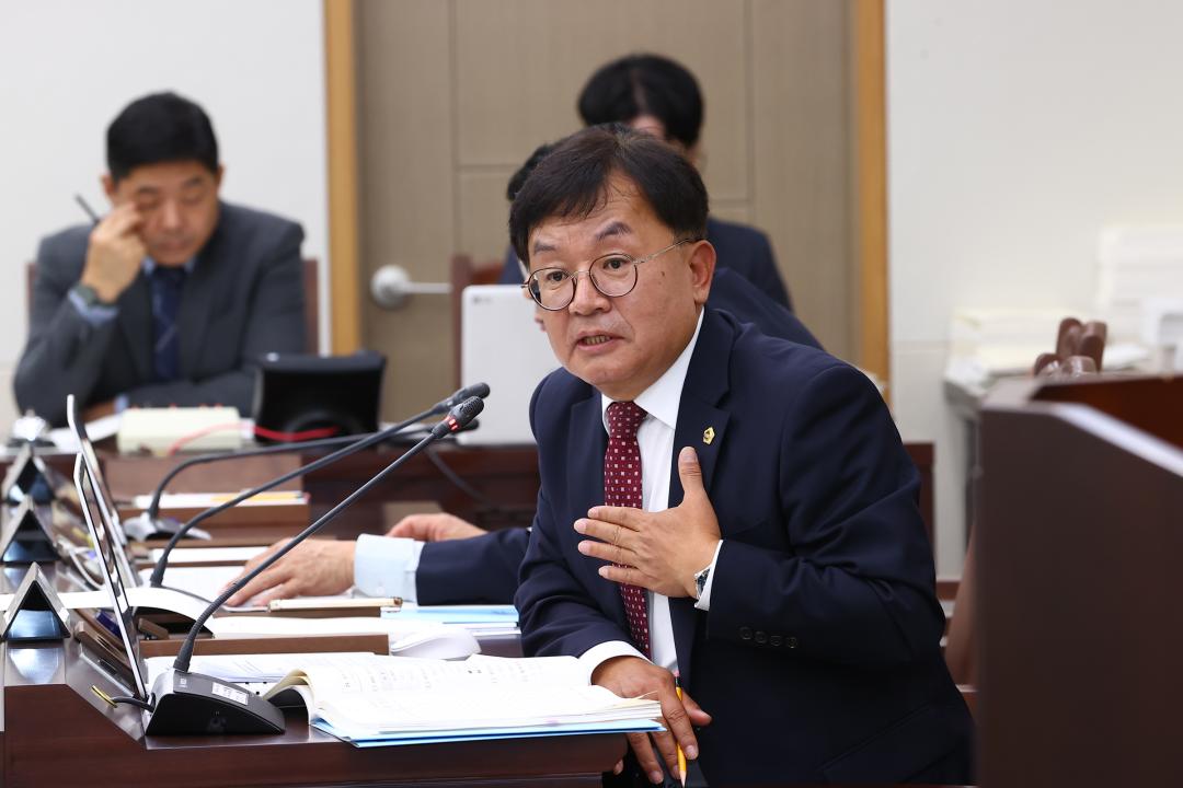'2025년도 안전건설위원회 행정사무감사(소방본부)' 게시글의 사진(46) '2025-11-06 2025년도 안전건설위원회 행정사무감사(소방본부) (46).jpg'