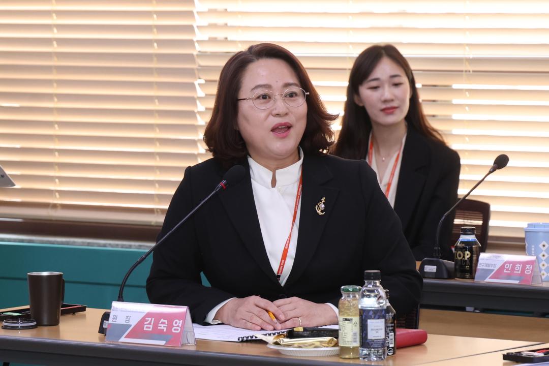 '제335회 사회문화위원회 현지시찰' 게시글의 사진(12) '2025-03-07제335회 사회문화위원회 현지시찰(여성가족연구원) (11).jpg'