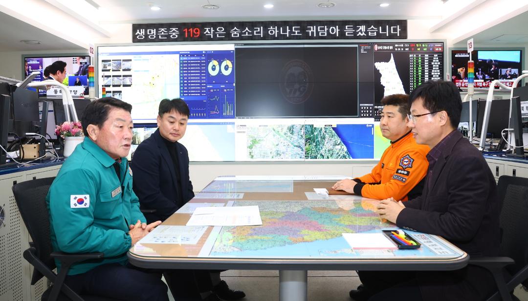 '강원특별자치도 소방본부 격려 및 위문품 전달' 게시글의 사진(12) '2026-01-13 강원특별자치도 소방본부 격려 및 위문품 전달 (12).jpg'