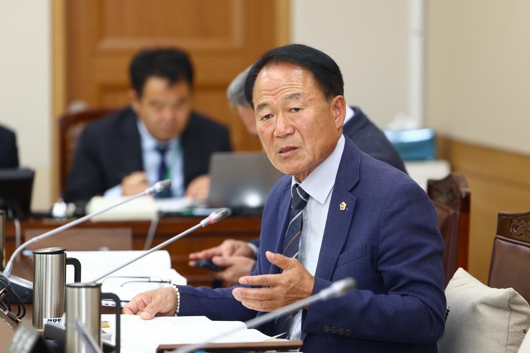 '2025년도 농림수산위원회 행정사무감사(산림환경국)' 게시글의 사진(15) '2025-11-07 2025년도 농림수산위원회 행정사무감사(산림환경국) (15).jpg'