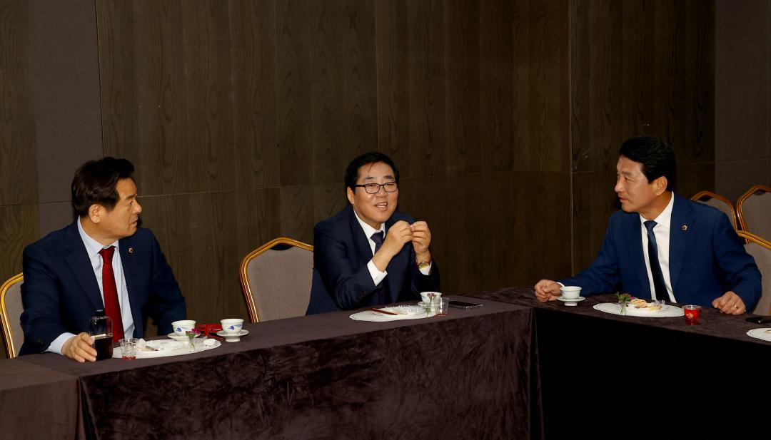 '대한민국 시도의회운영위원장협의회 제10대 후반기 제8차 정기회' 게시글의 사진(43) '2024-05-16 대한민국 시도의회운영위원장협의회 제10대 후반기 제8차 정기회 (44).jpg'