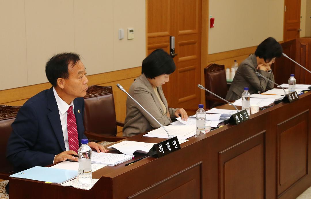 '제285회 제2차 농림수산위원회' 게시글의 사진(10) '2019-10-16 제285회 제2차 농림수산위원회 (10).jpg'